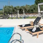 Arsenoi's Pool ヴィラ