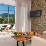 ヴィラ Arsenoi's Pool スカラ・ポタミアス