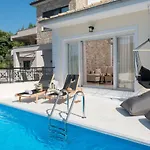 Arsenoi's Pool ヴィラ