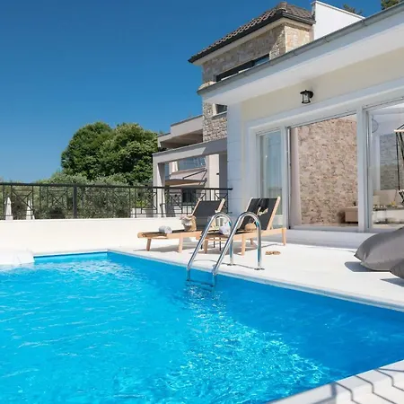 Arsenoi's Pool فيلة سكالا بوتامياس