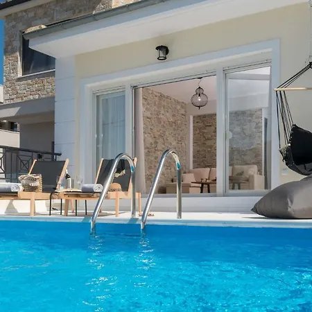 Arsenoi's Pool Луксозна вила *
